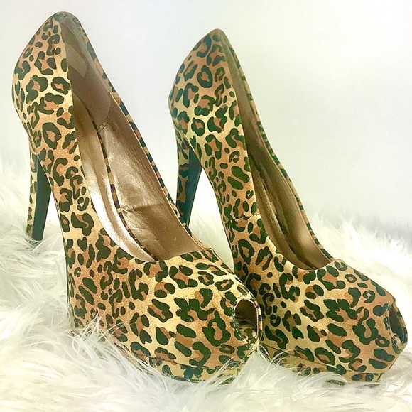 CHARLOTTE RUSSE Leopard Prints Pumps, Size 10 - Picture 2 of 7